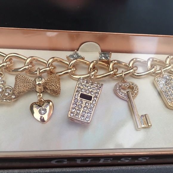 Guess Charm Bracelet w Pave Crystals Square Earrin - Picture 2 of 2